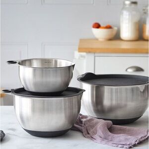 The Pampered Chef stainless steel mixing bowls set